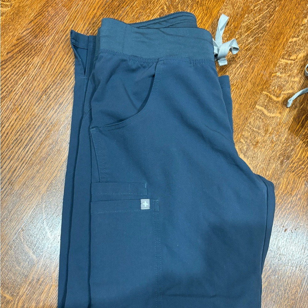 FIGS XS DARK HARBOR SCRUB PANT 🩶